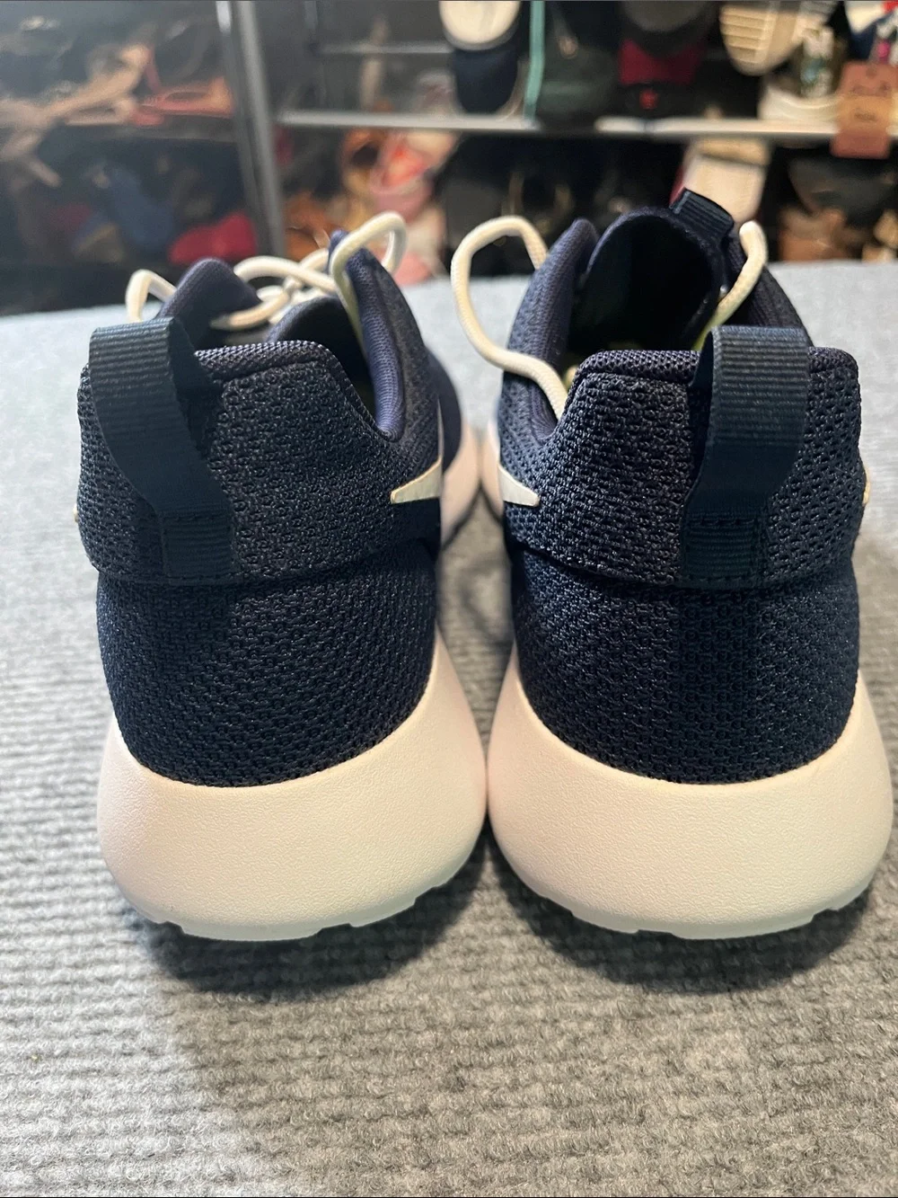 Nike Men's Navy Knit Sneakers with white Laces